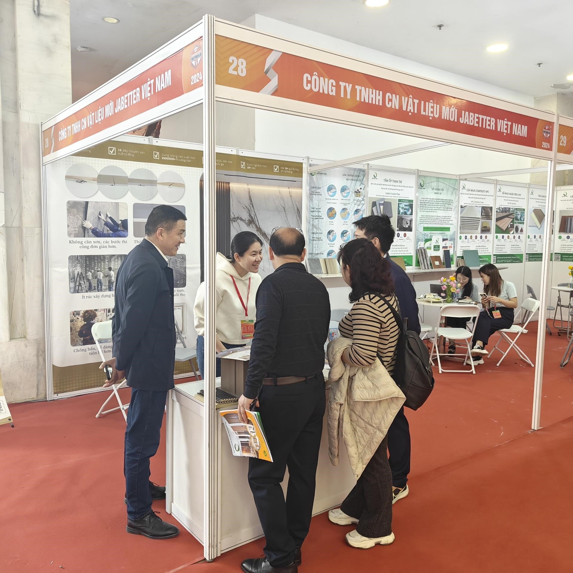 Oushe Showcases Innovative Flooring and Wall Panel Series at Ongoing Vietbuild Exhibition